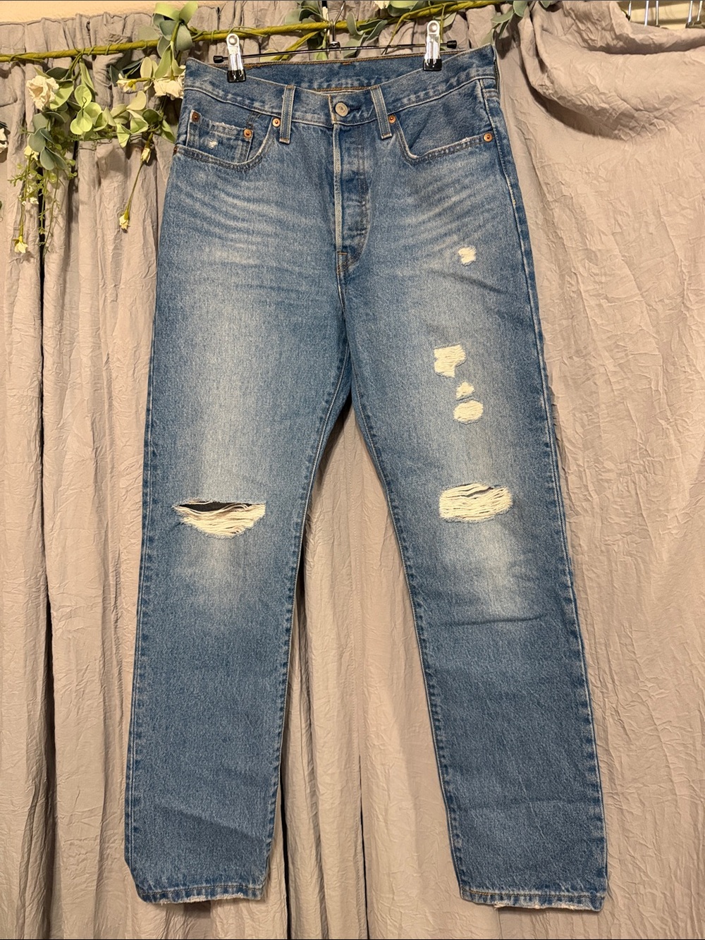 Levi's Women's Light Blue Straight Leg Distressed Jeans